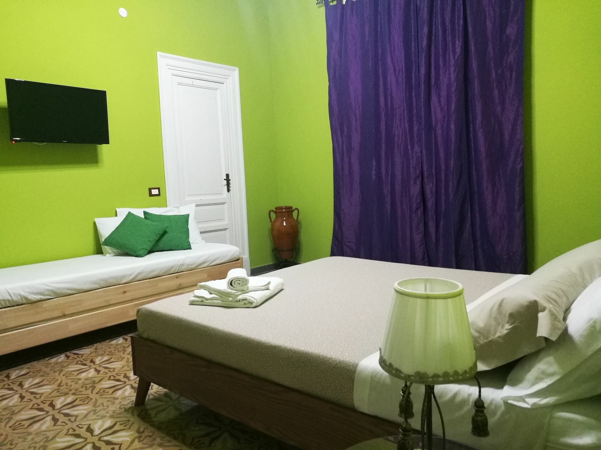 Volturno 106 Bed & Breakfast ปาแลร์โม ภายนอก รูปภาพ